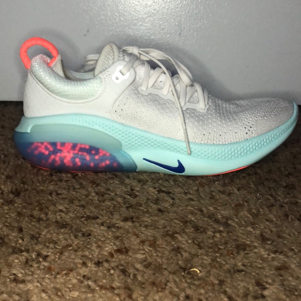 NWOT Nike Joyride Run Flyknit